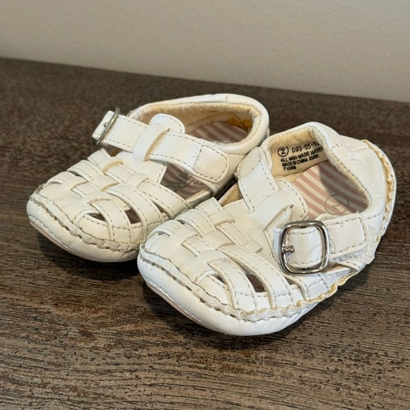 Baby shoes, size 2, white w adjustable straps - Picture 1 of 3